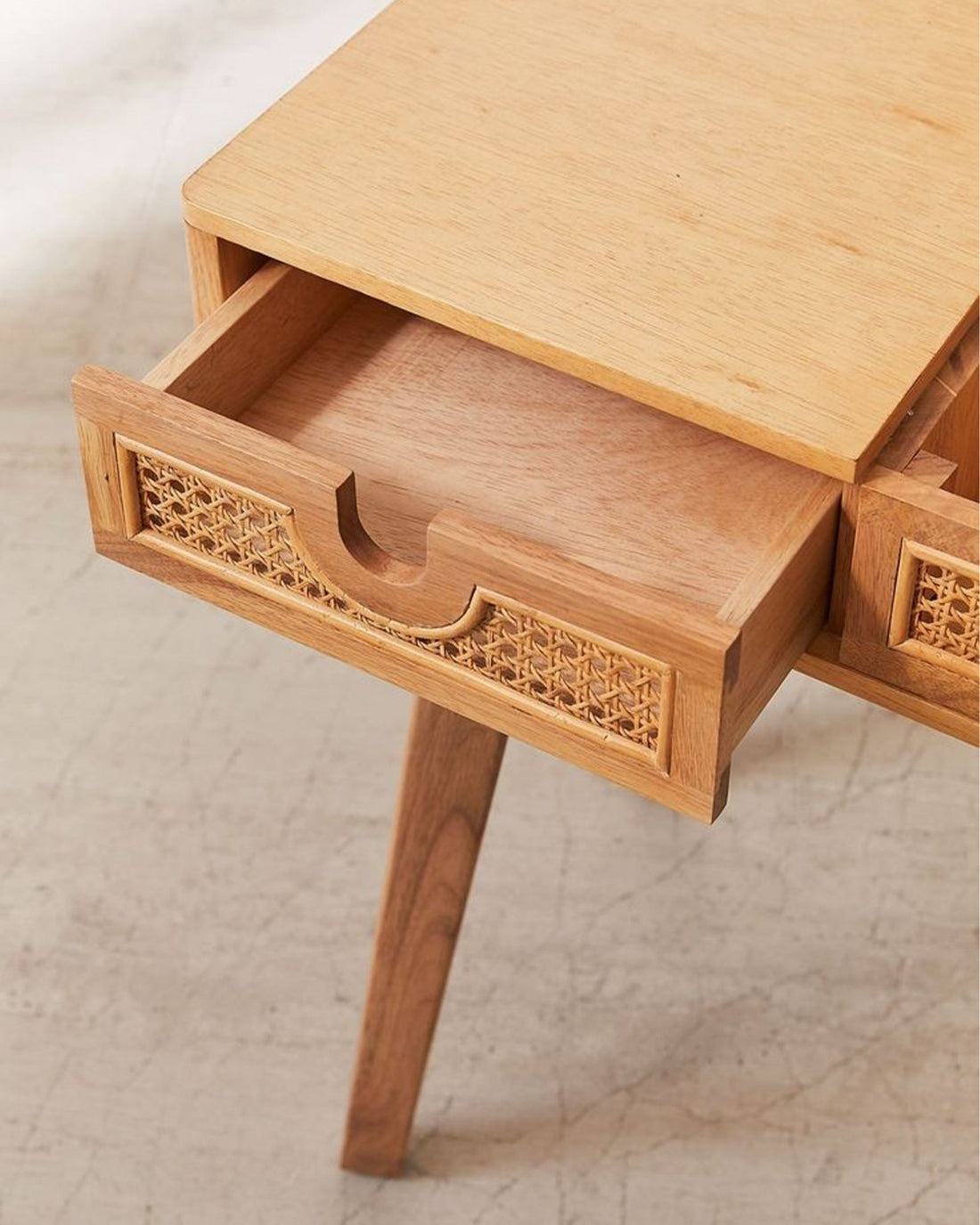 Elegant Meftun Vanity Table - Linerora