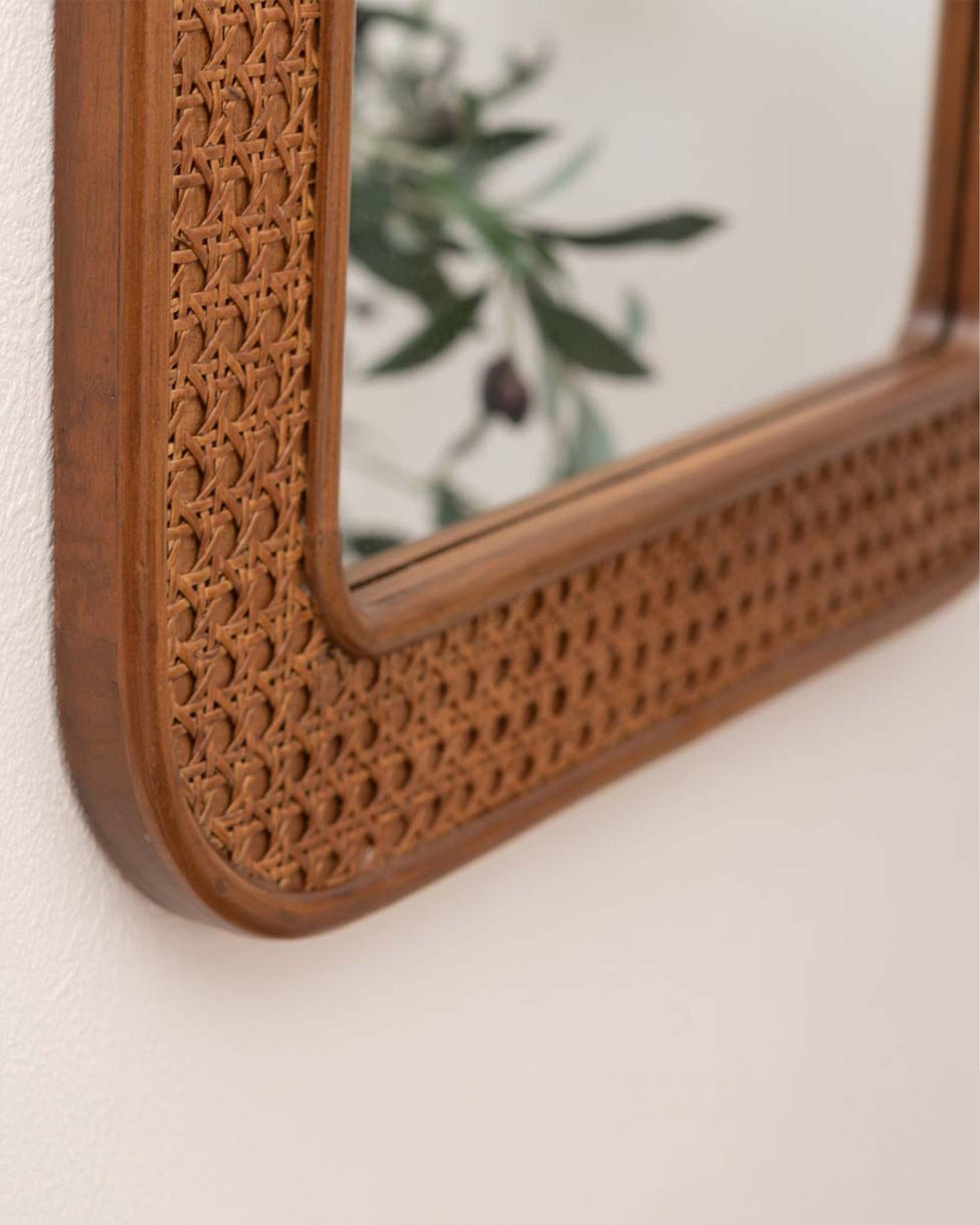 Elegant Meftun Wall Mirror - Linerora