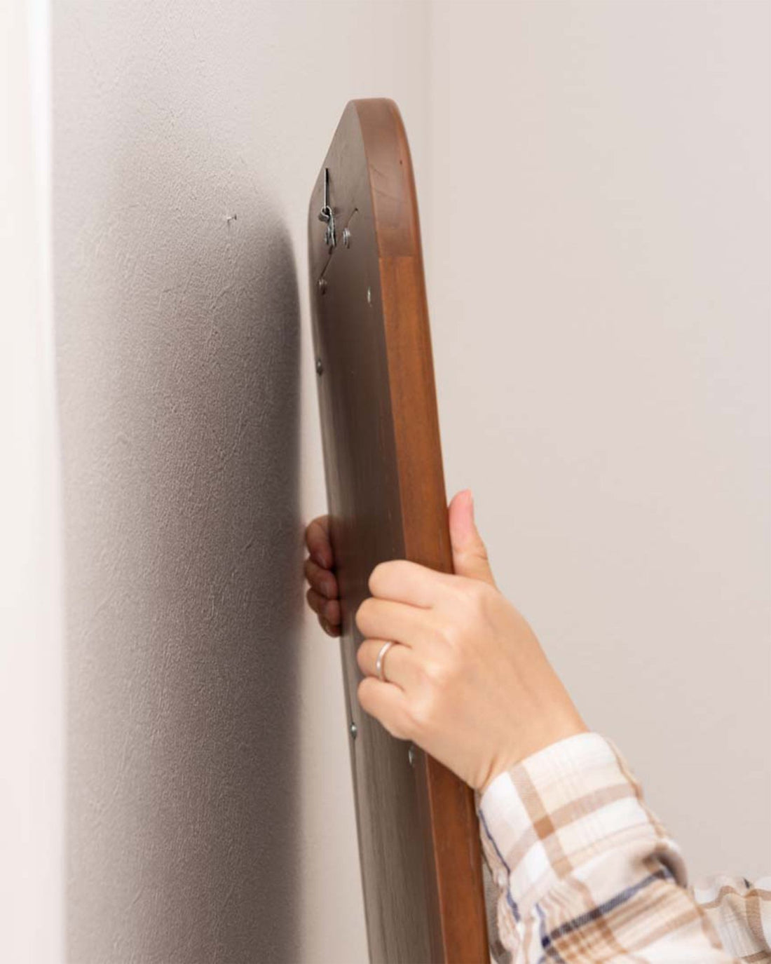 Elegant Meftun Wall Mirror - Linerora