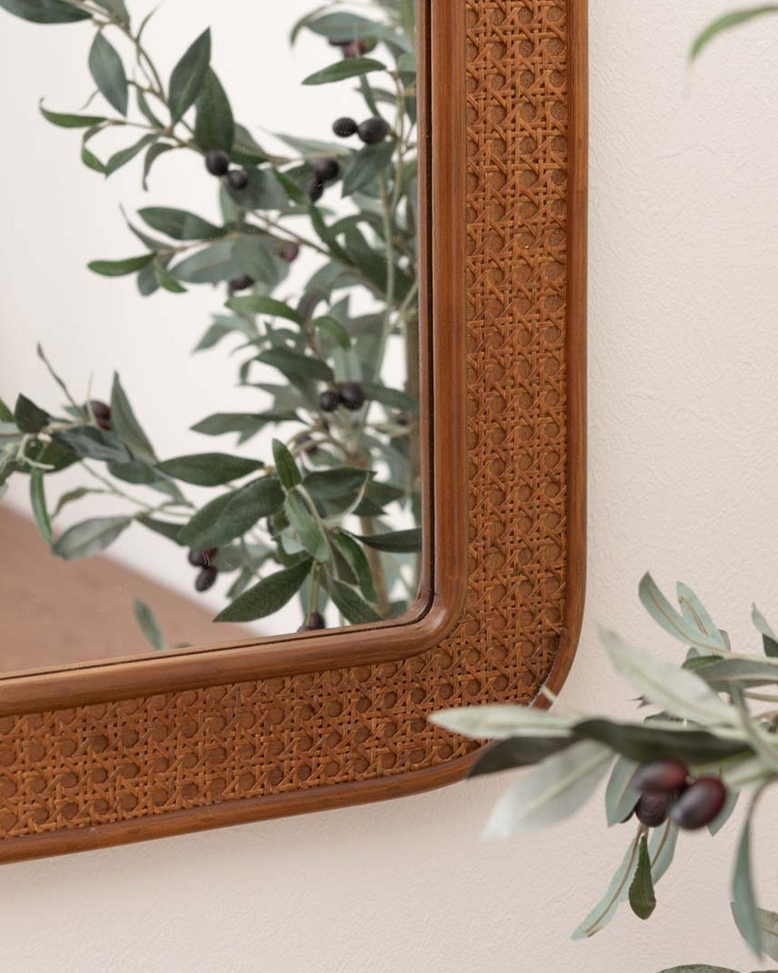 Elegant Meftun Wall Mirror - Linerora