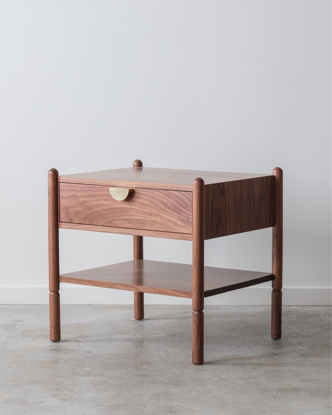 Lulu's Elegant Nightstand - Linerora