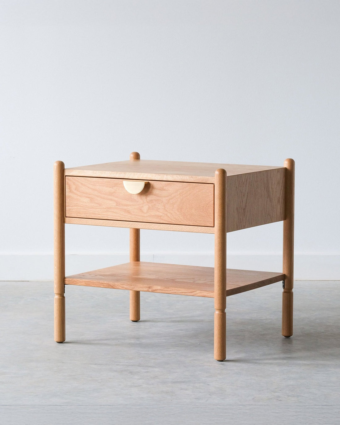 Lulu's Elegant Nightstand - Linerora