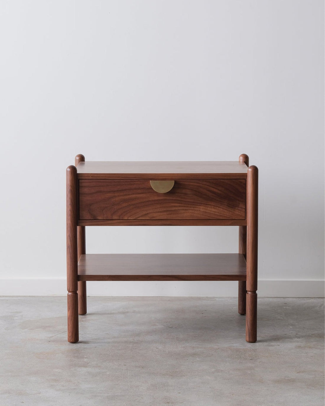 Lulu's Elegant Nightstand - Linerora