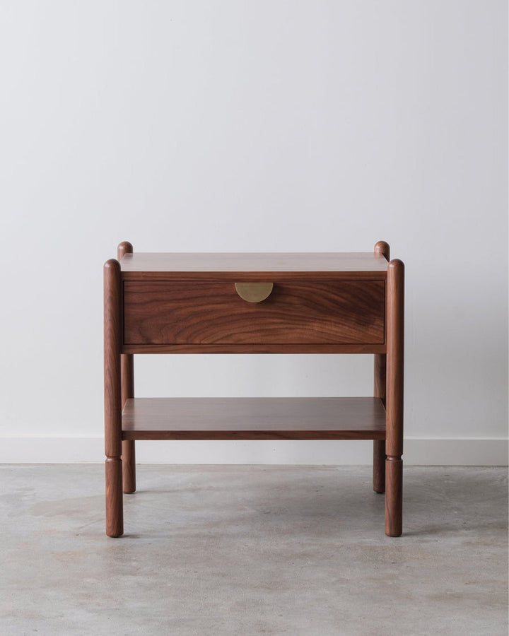 Lulu's Elegant Nightstand - Linerora