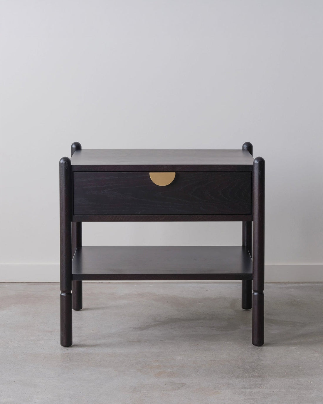 Lulu's Elegant Nightstand - Linerora