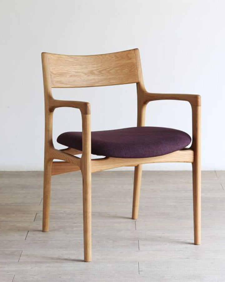 Matte Finish Chair - Linerora