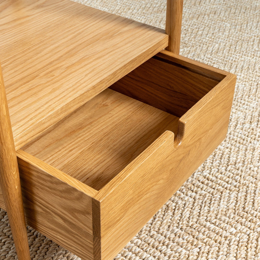 Scandinavian Style Nightstand - Linerora