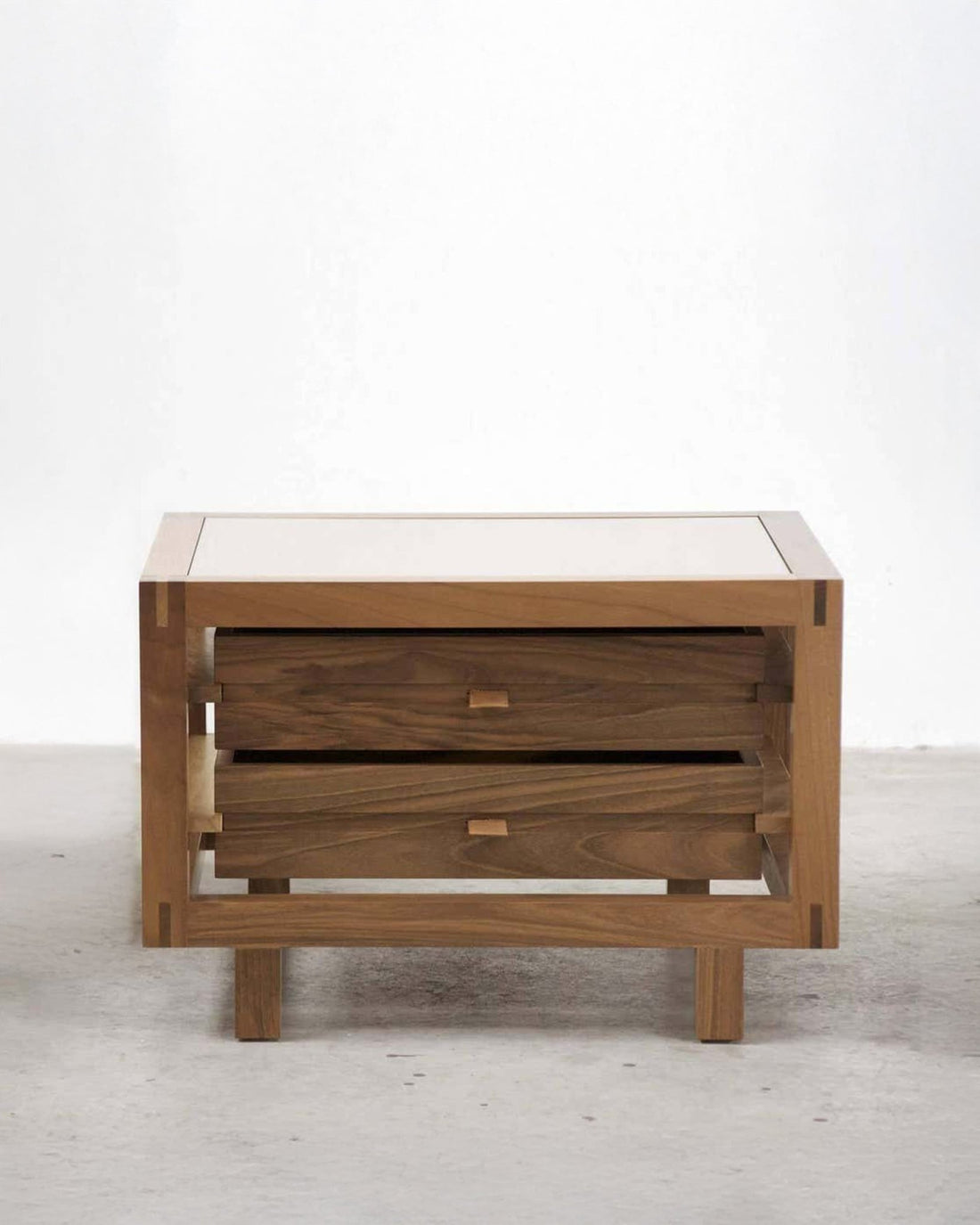 Sem´ya Bedside Table - Linerora