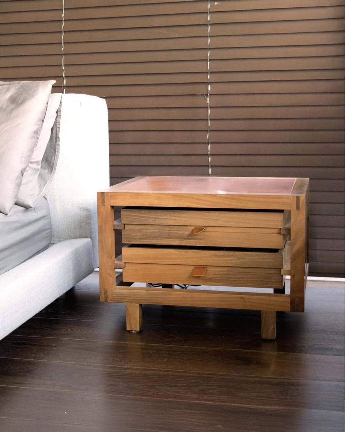 Sem´ya Bedside Table - Linerora