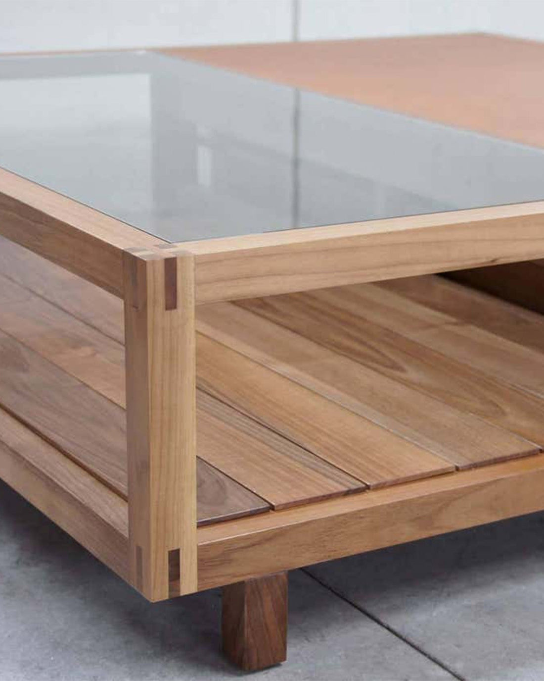 Sem'ya Coffee Table - Stylish and Functional Centerpiece - Linerora
