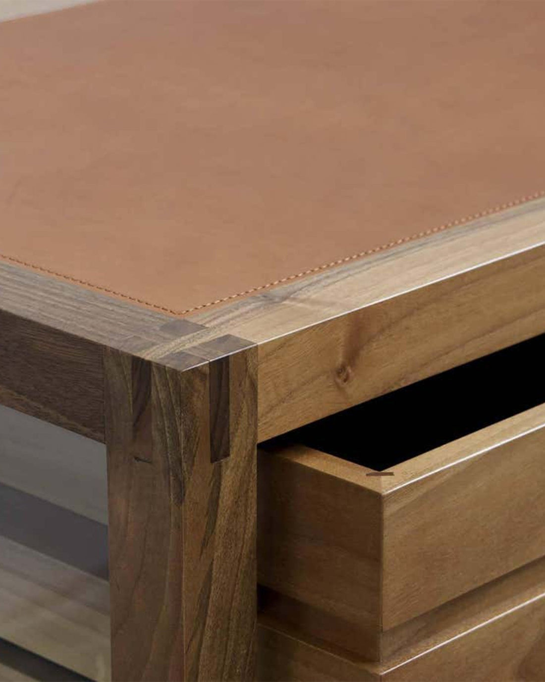 Sem'ya Coffee Table - Stylish and Functional Centerpiece - Linerora