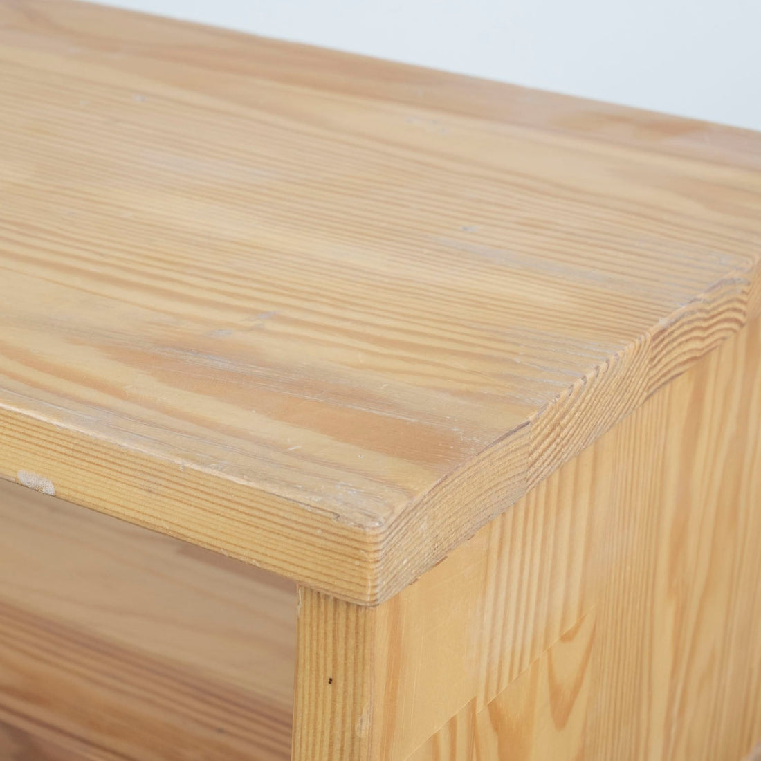 Tranquil Nightstand - Linerora