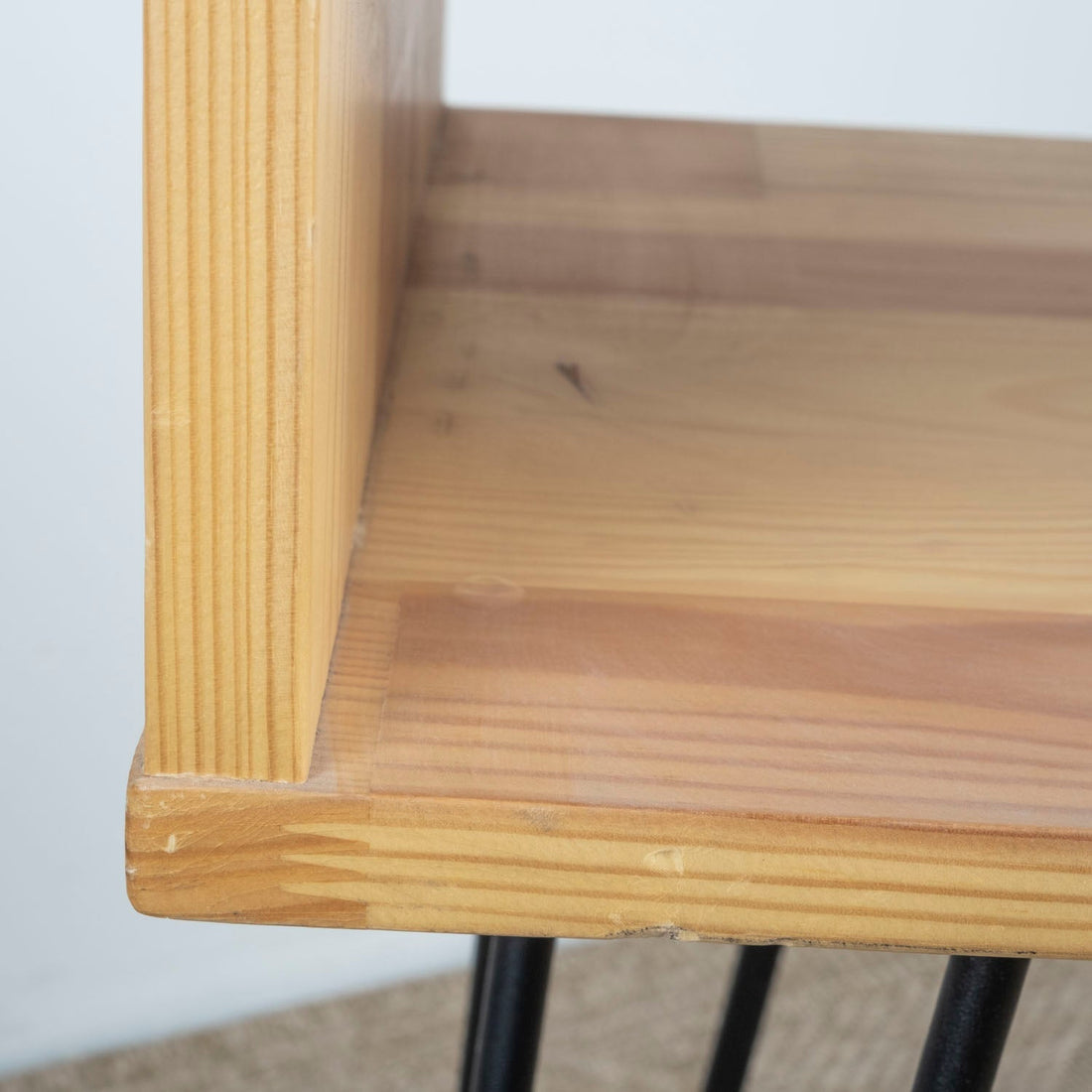 Tranquil Nightstand - Linerora
