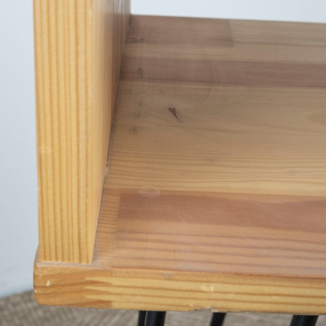Tranquil Nightstand - Linerora