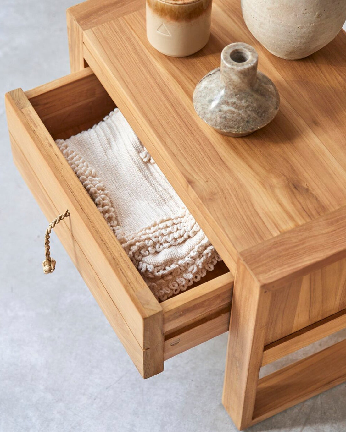Vaye Bedside Table - Linerora