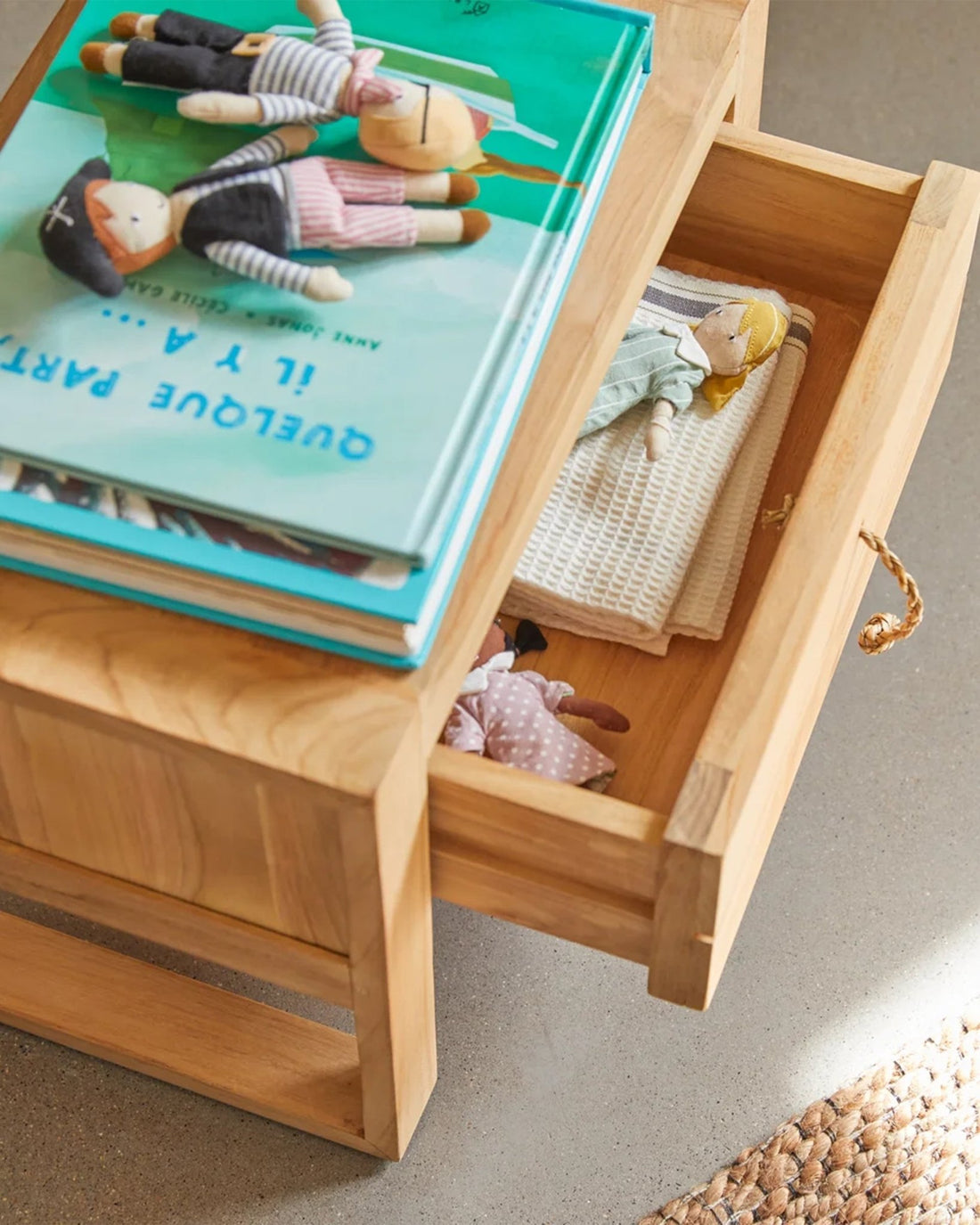 Vaye Bedside Table - Linerora