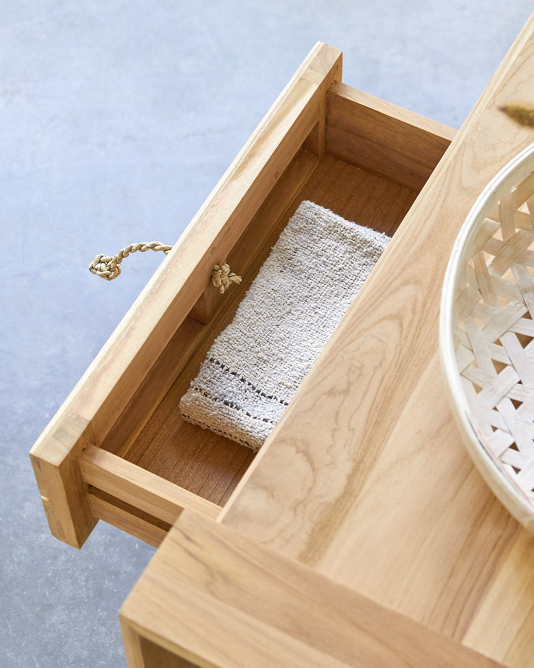 Vaye Modern Coffee Table - Linerora